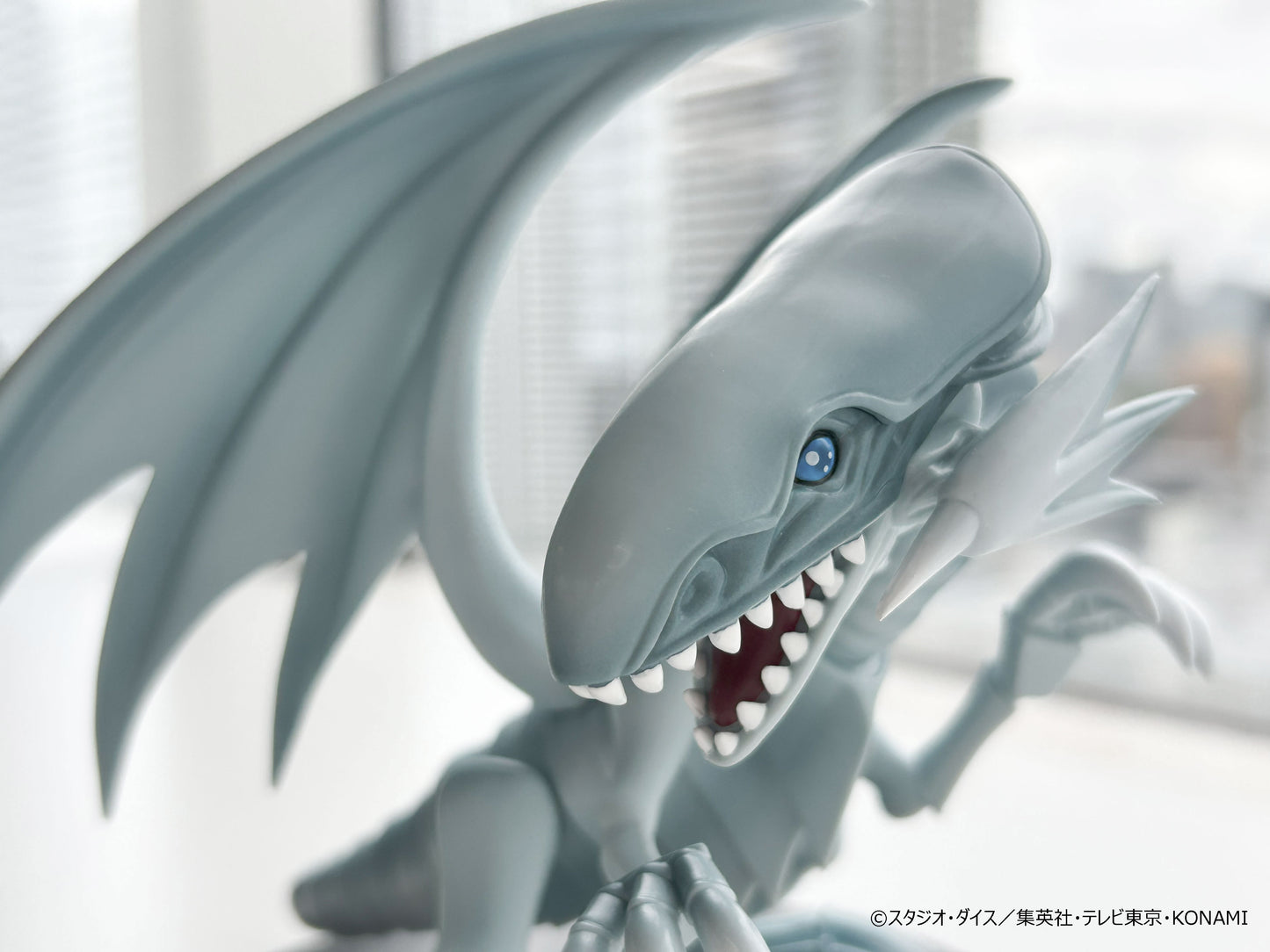 Figure Dragão Branco de Olhos Azuis Yu-Gi-Oh Equal Arts Konami