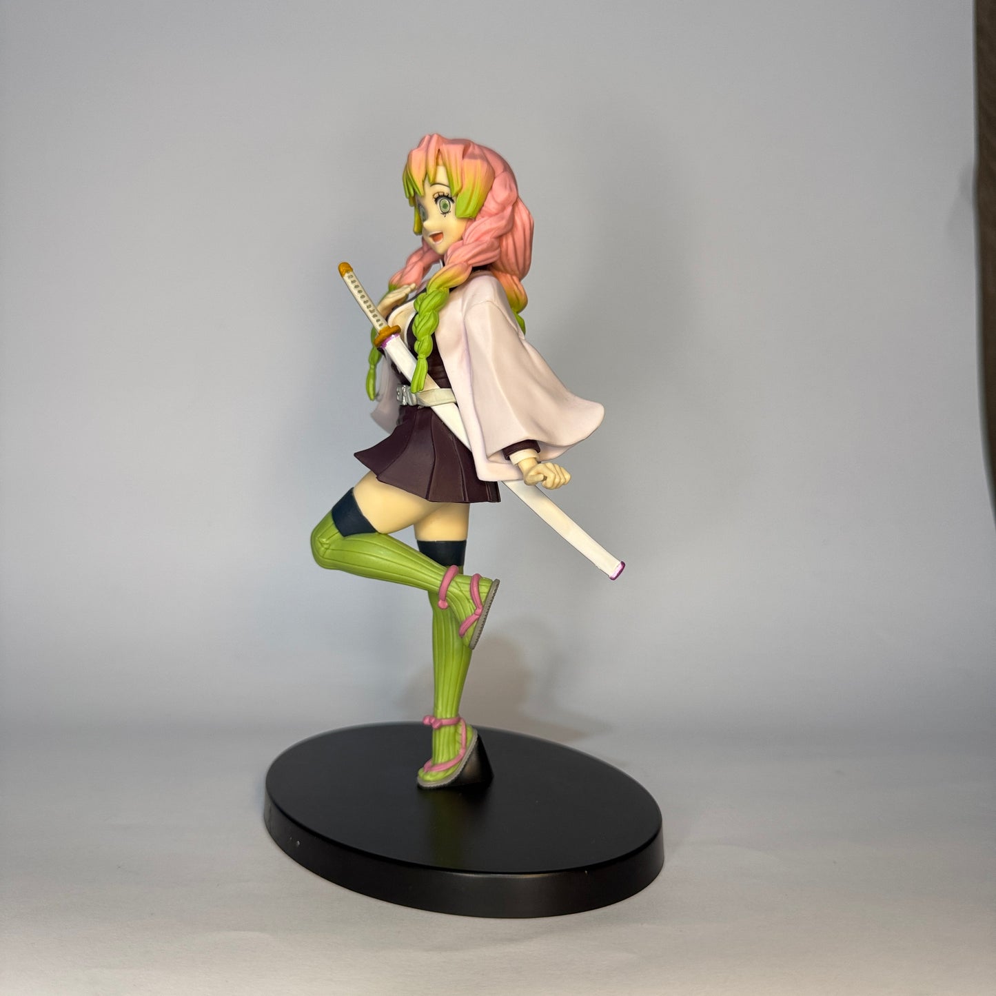 Figure Mitsuri Kanroji – Pose Kawaii – Demon Slayer 17cm Bandai